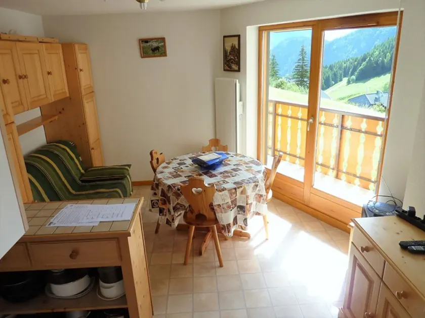 Cozy 1BR Apartment with Balcony, Ideal for Hiking, Sleeps 4 - Image 1