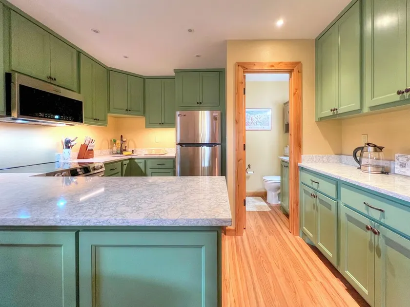 Townhouse with the amazing views!  Garage, 3 bedroom, Hot Tub! - Image 1