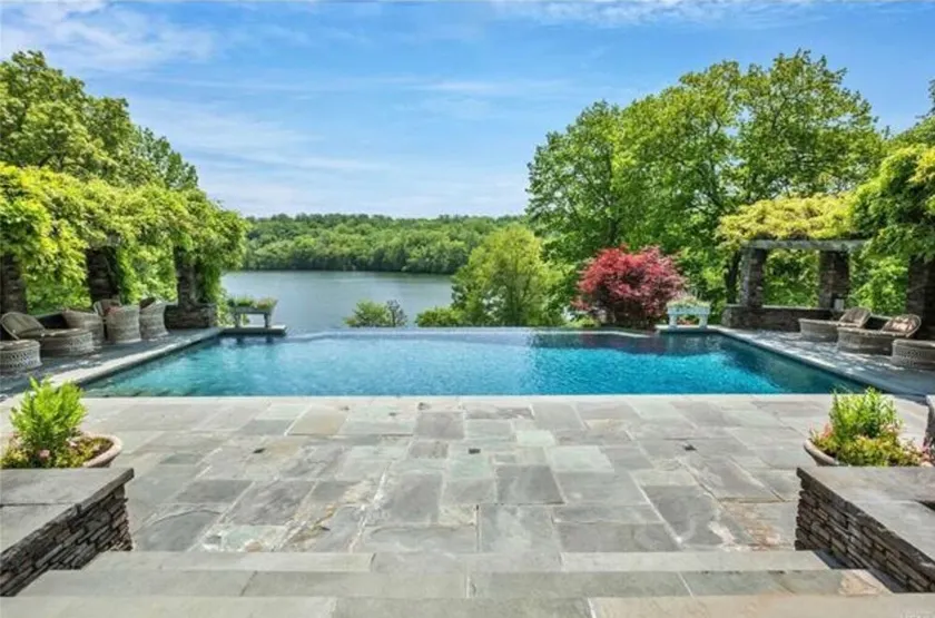 Lakefront Estate in Westchester - Image 1
