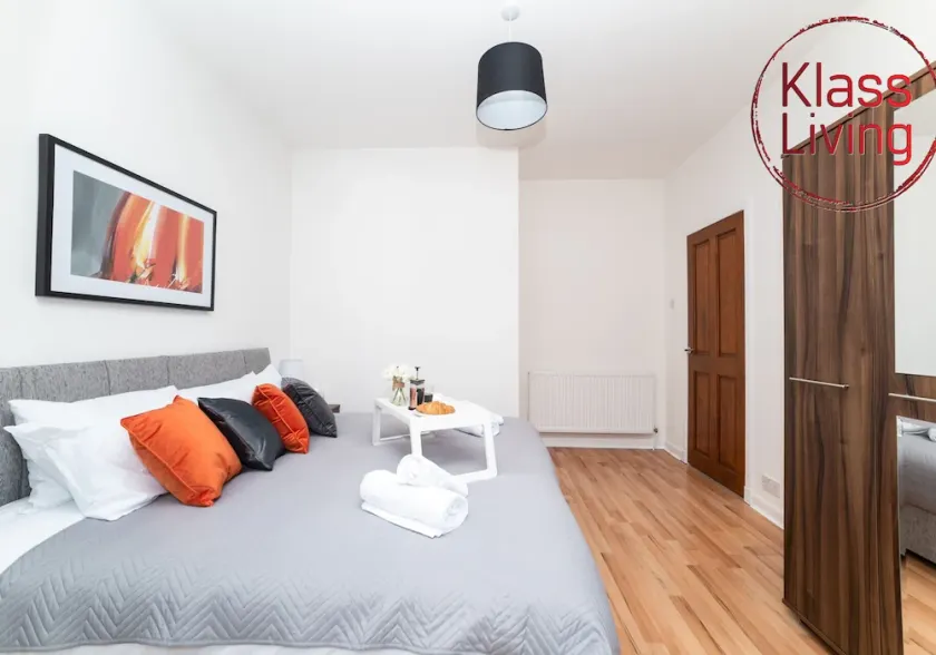 Cosy 1 bedroom apartment close to train station - Image 1