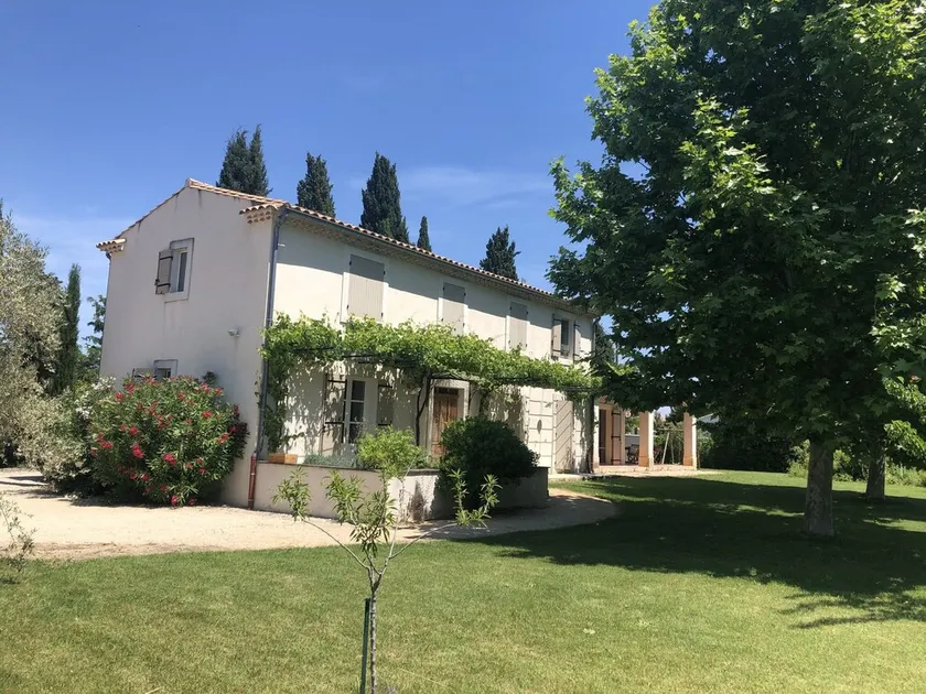 Entre Aviñón y Alpilles, reciente casa de campo provenzal tradicional. Jardín y piscina - Image 1