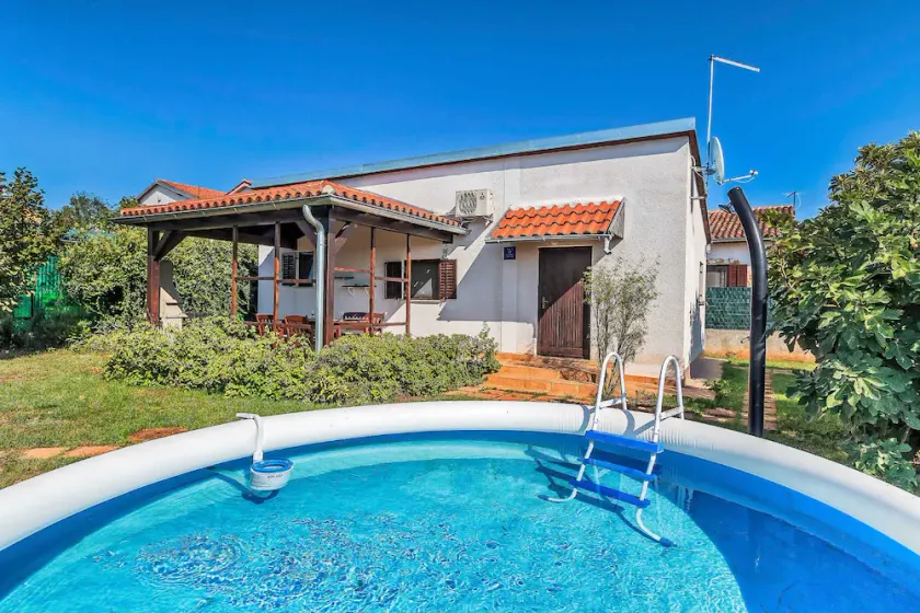 Holiday home with outpool - Image 1