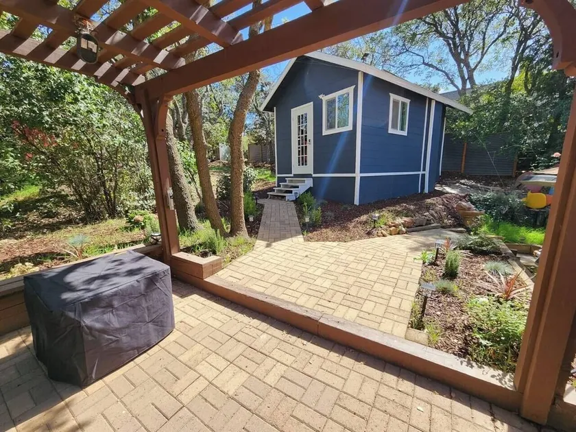 Cozy Tiny House Retreat - 4 Minutes from Village - Image 1