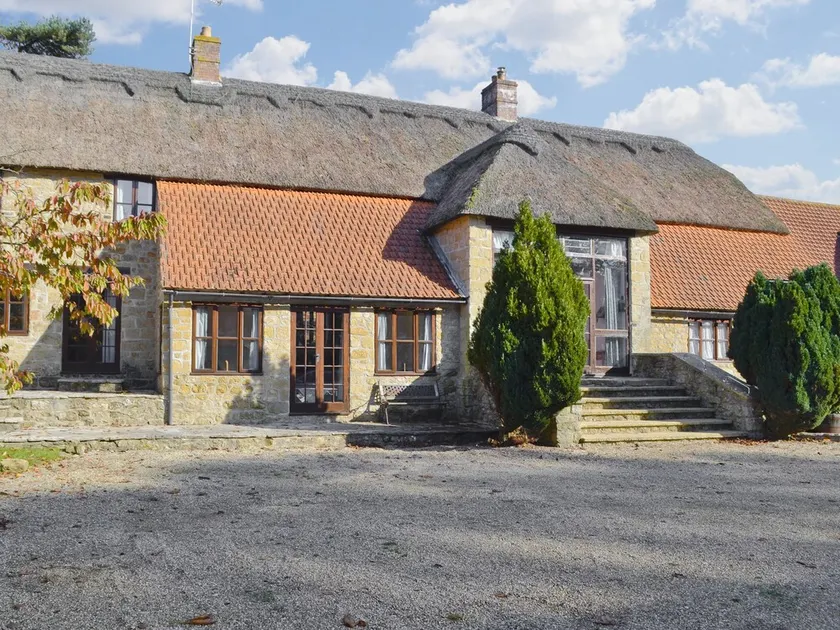 5 bedroom accommodation in Uploders, Bridport - Image 1