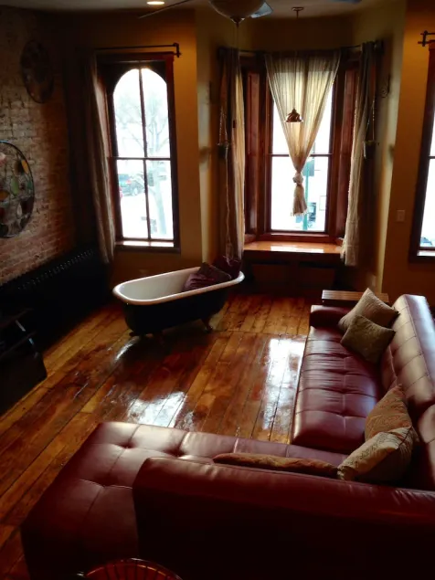 The Nest: Beautiful Apartment Style Indlogering i hjertet af Downtown Decorah. - Image 1