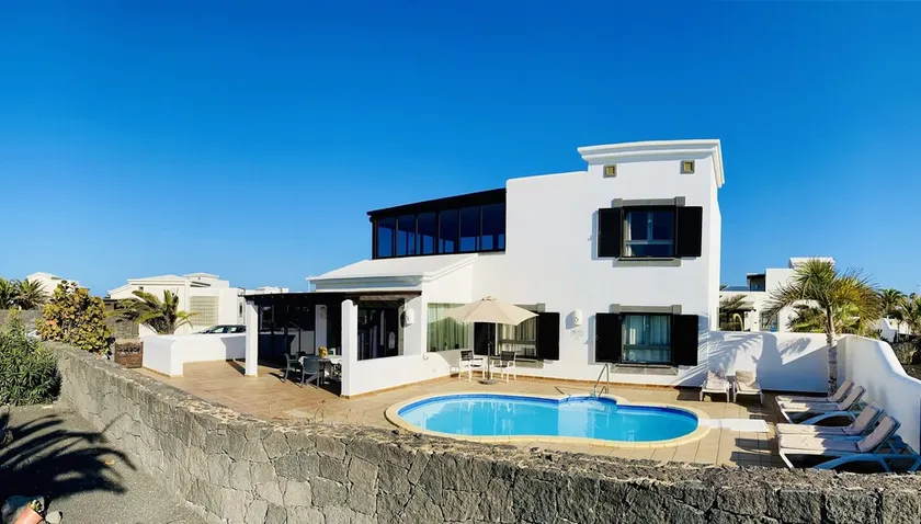 Faro Park, Luxury Villa (VV), heated pool, Sea views,500m shops/bars/restaurants - Image 1