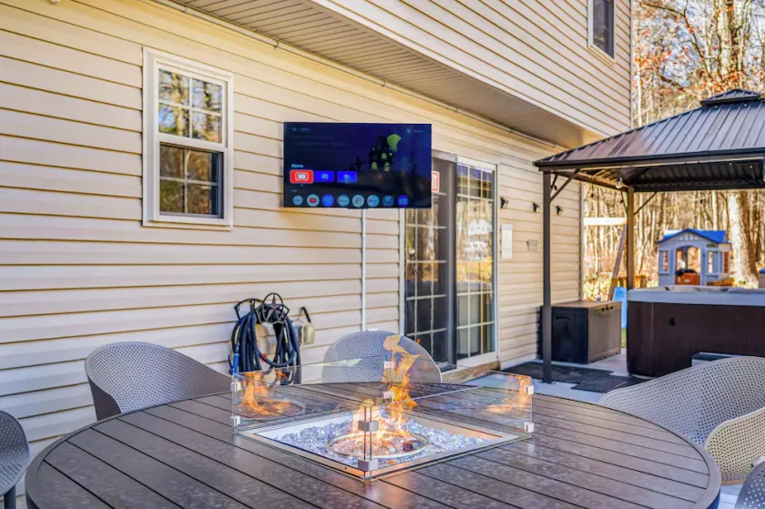 CozyPoCoNoGetawaySecluded Home with Hot TUB, Fast  Wi-FI, pet friendly - Image 1