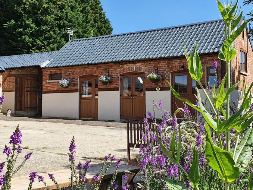 Rural hideaway but only 5 minutes from the centre of Cheltenham - Image 1