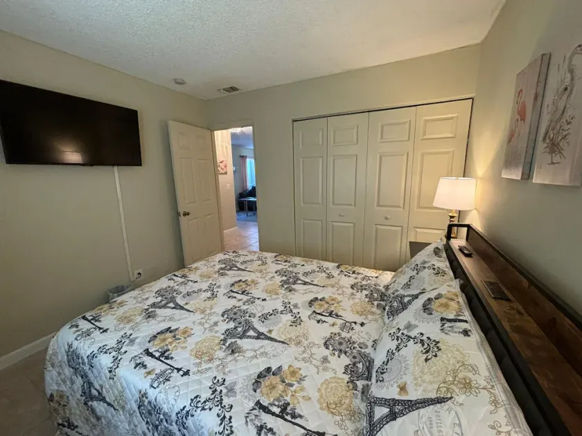 Sea Breeze-2 BR Apartment- Centrally Located - Image 1