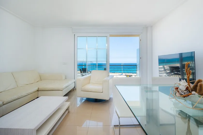 Minimal Apartment Ref 9000 with Sea View, Balcony, Wi-Fi and Air Conditioning - Image 1