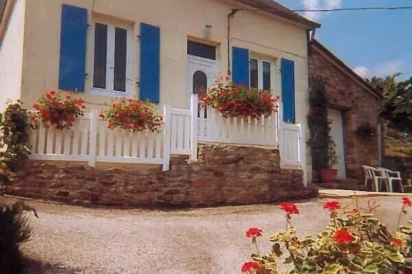 Casa etiquetada 'Clévacances' con wifi gratuito - Image 1