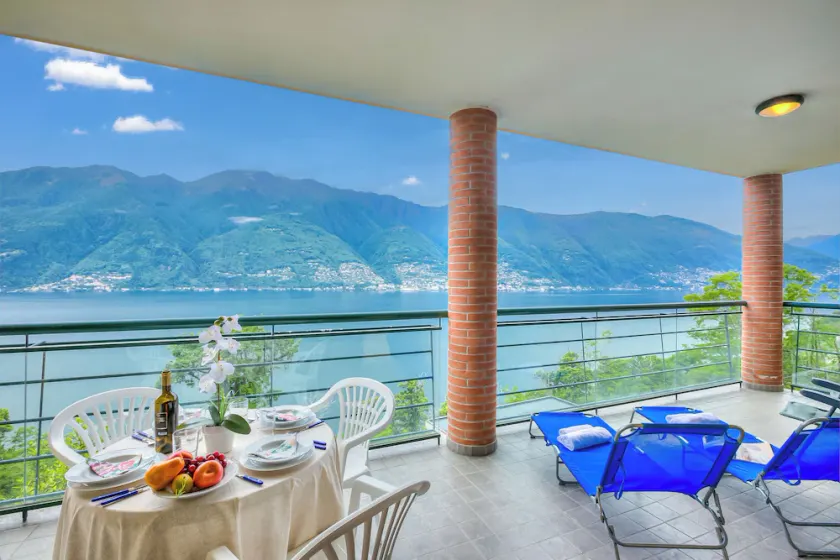 Va Pensiero sul lago, Maccagno con Pino Tronzano, Italia - Image 1