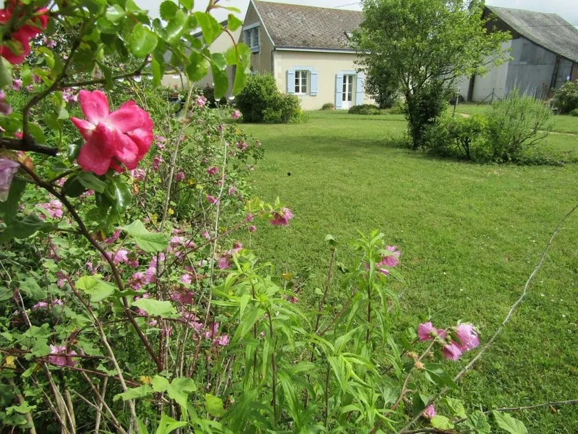 Comfortable cottage with large private garden and WIFI - Image 1