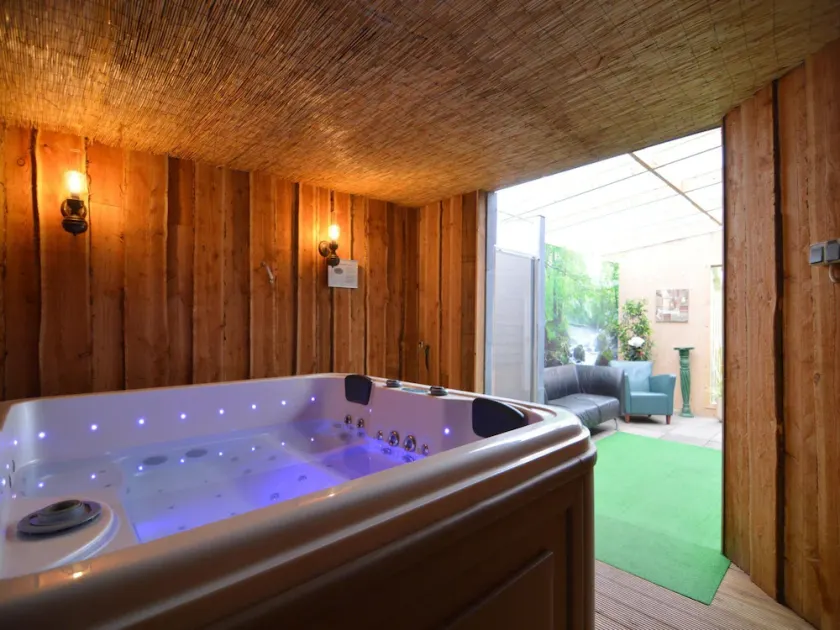 Holiday Home in Noordbeemster with Bubble Bath - Image 1