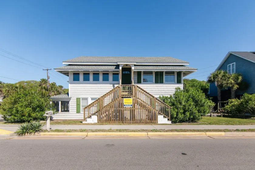 Classic Second Row Home w/ Ocean Views & Direct Beach Access; CableTV/WiFi - Image 1