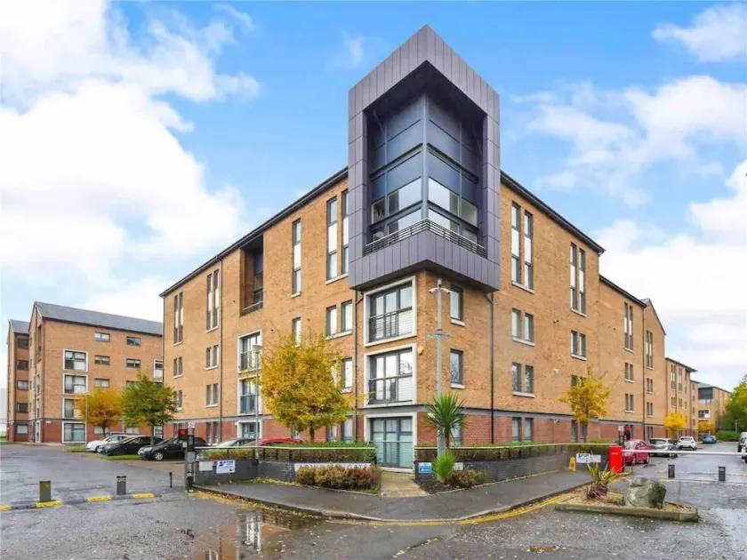 Glasgow City Escape - Spacious 3 Bedroom Apartment - Image 1