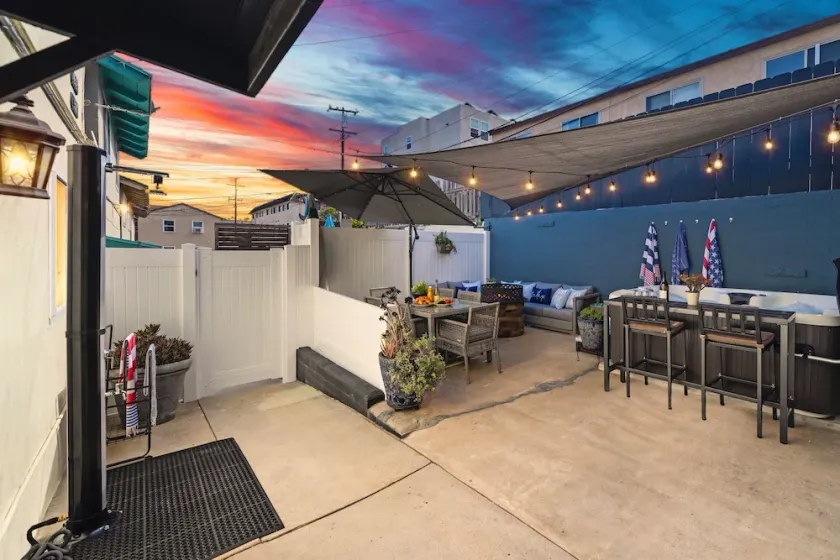 RESORT-STYLE! Hot tub, Fire pit, BBQ, 3/1.5 ba, Lndry, Prking, Toys, EV, Pets ok - Image 1