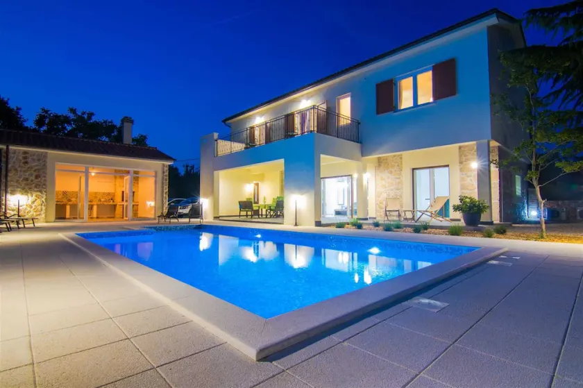 Villa Cedar with large swimming pool and summer kitchen - Image 1