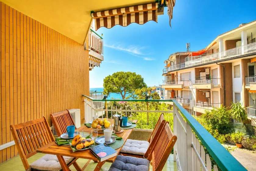 Casa Emma mit Terrasse und Meerblick, Sanremo, Italien - Image 1