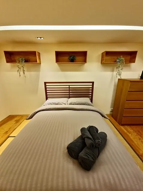 Wood studio flat - Image 1