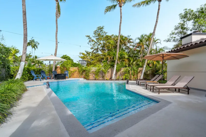 5-3 1/2 Aventura-Heated Pool-Gas Grill-Coverd Patio - Image 1