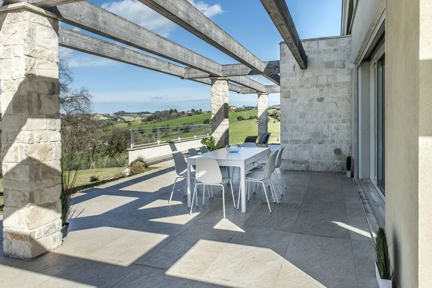 Villa mit Terrasse und Garten | Panoramablick - Image 1