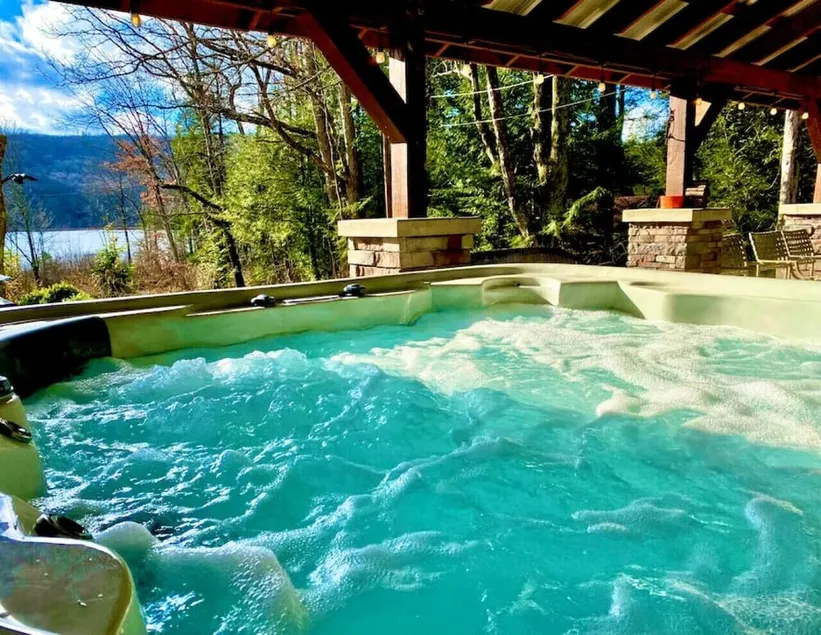 Fall Getaway Camp Sideways Sleeps 6 · 3BR 1BA · Hot Tub Fire Pit Grill Fireplace - Image 1
