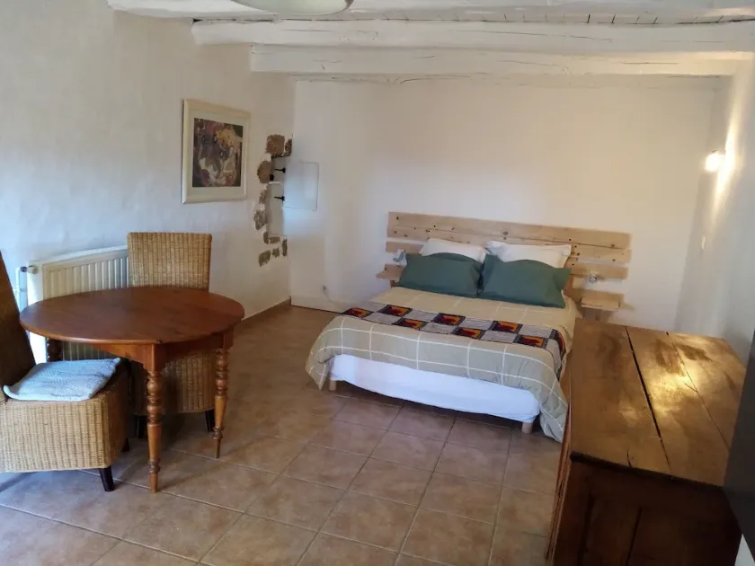 Studio with breathtaking views, nearby hiking and swimming trails - Image 1
