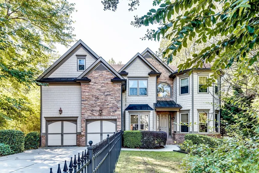 6 BDRM, 5.5Bath Brookhaven home. Sleeps 12 with pool and Family friendly. Fenced - Image 1