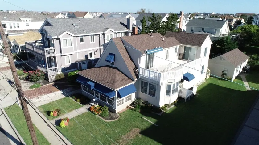 Duplex, 2 Blocks vom Strand entfernt, Internet, zentrale Klimaanlage, Deck, Parkplatz abseits der Straße und vieles mehr! - Image 1