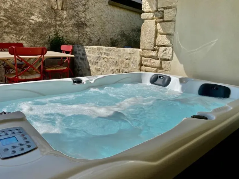 LE PONT Junior Luxury Suite with private Jacuzzi - Image 1