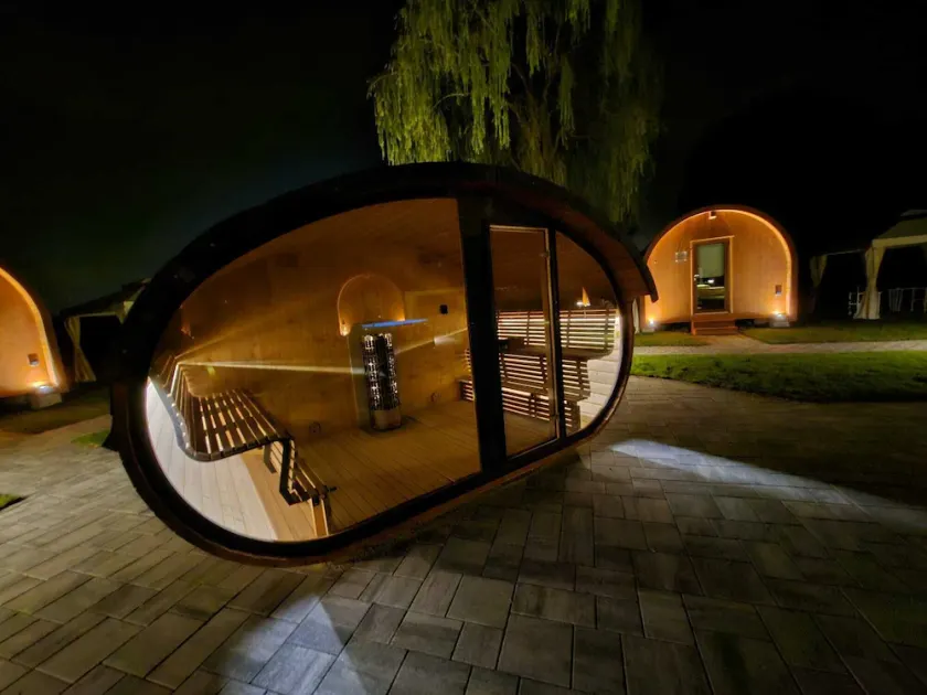 Vicolungo Glamour Lodge & SPA - Free SPA Hot Tub e Sauna - Image 1