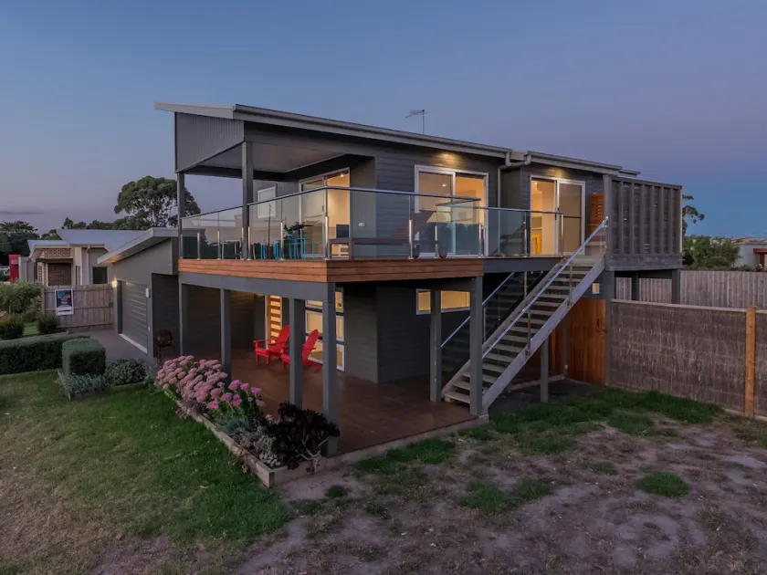 Boardwalk Boulevard, Spacious 4 bedroom house, lake view, walk to beach - Image 1