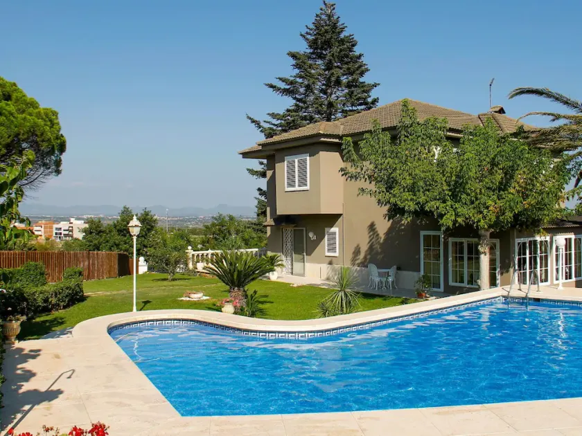 Wonderful private villa for 13 guests with A/C, private pool, WIFI, TV and patio - Image 1