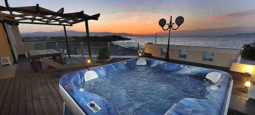 SEAVIEW ROOFTOP APPARTMENT - Image 1