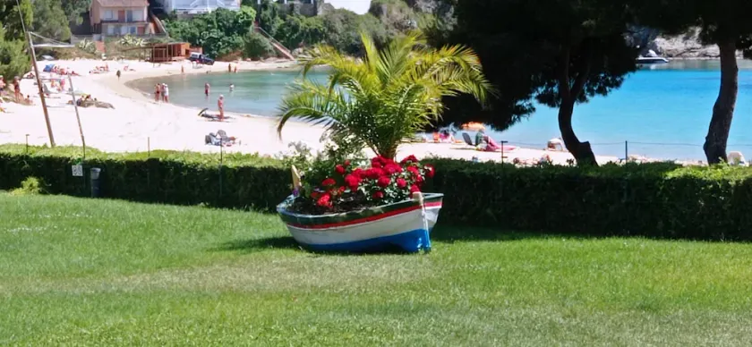Stopover in ROSAS, in a park, beautiful apartment on the beach of Almadrava - Image 1