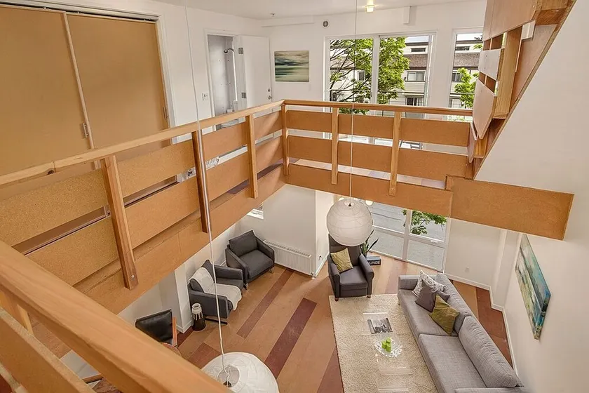 5 level, fun, walkable urban artist's Loft. Trained dogs now welcome! - Image 1
