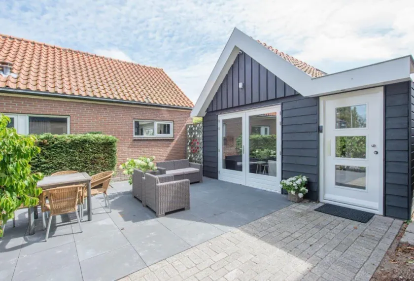 New, luxurious and fully furnished holiday home. Ideal for families or just 2 persons. Parking on site. 5min from beach, 1min from village center. - Image 1