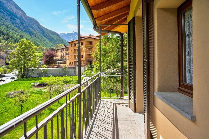Apartment 'Alta Valle Maira B' with Mountain View, Shared Garden and Wi-Fi - Image 1