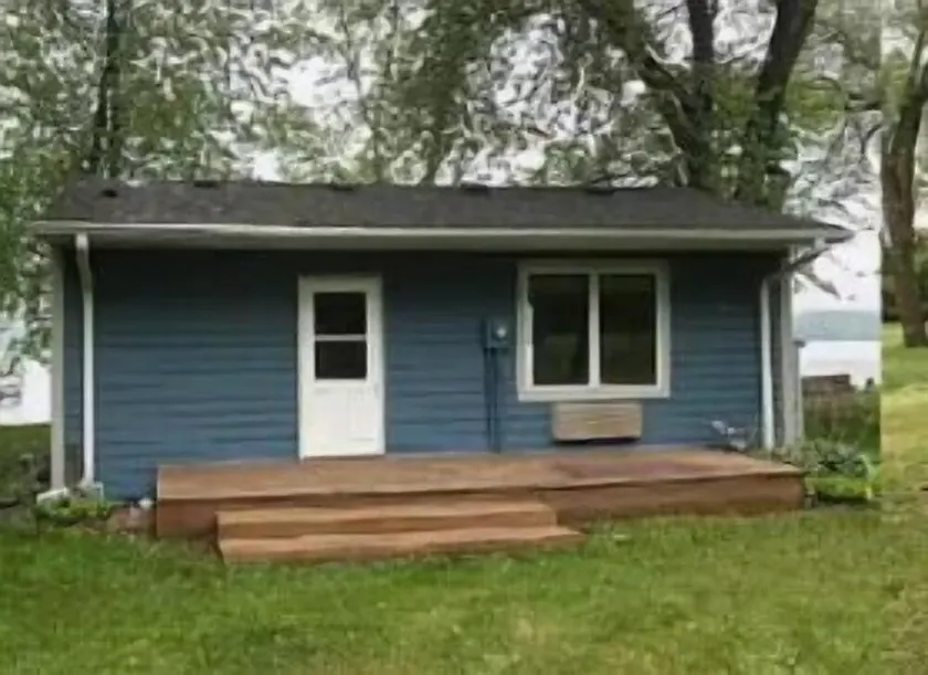 Waterfront cabin#2- fully furnished-1 bed-50% off monthly stay - Image 1