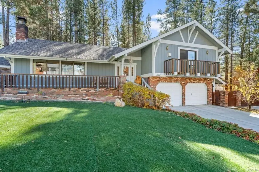 Avalon Retreat - A well-furnished cabin with a pool table and a Hot Tub! - Image 1
