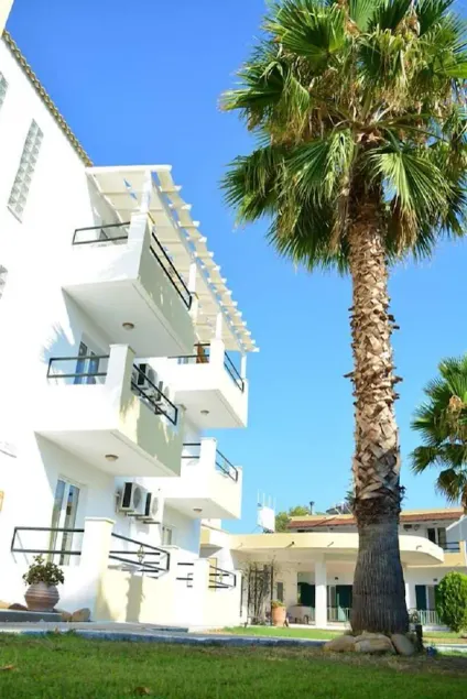 Cavos Beach House - Image 1