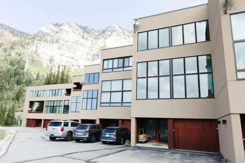 Luxury Townhouse in Alta - Image 1