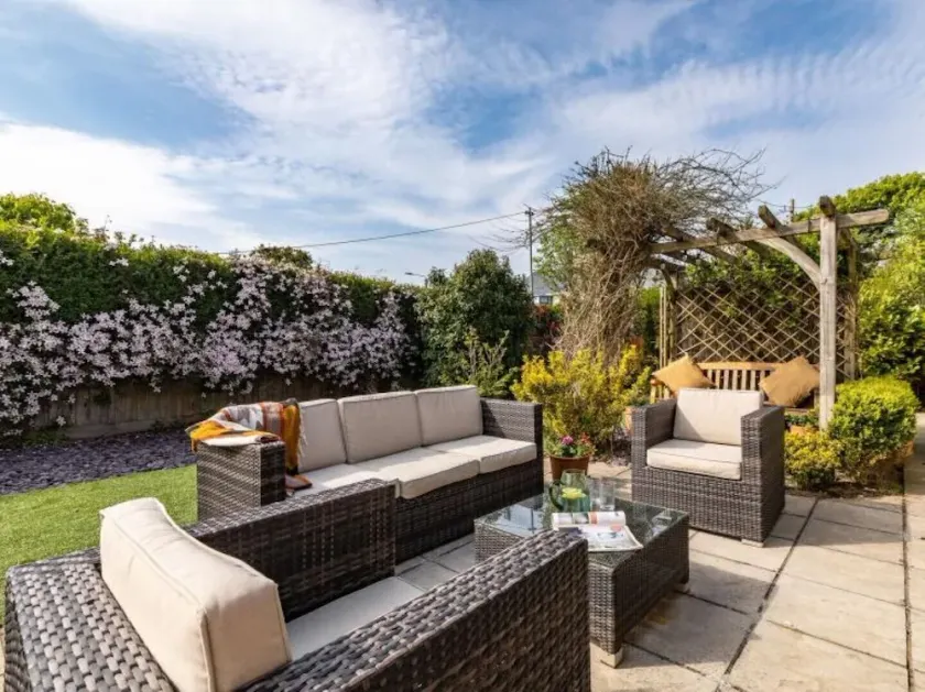 Luxury modern  house on the edge of the Village, close to Beach and Golf-course. - Image 1