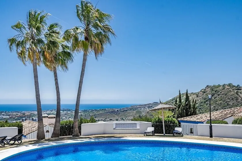 Lag - Spacious Townhouse With Private Jacuzzi - Image 1