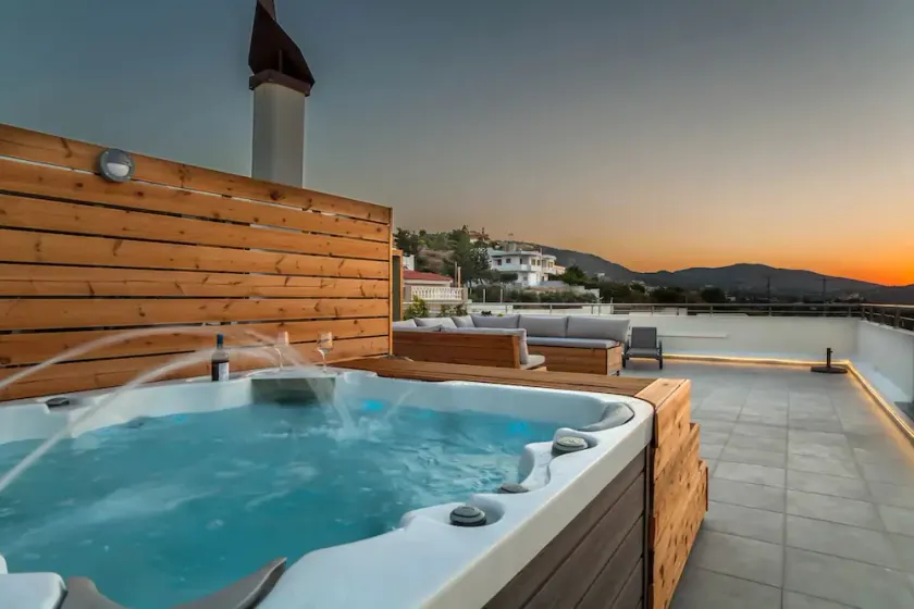 Stelianas House Top Floor Apartment with Private Jacuzzi - Image 1