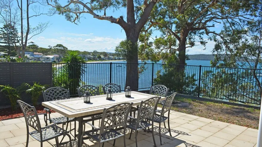 Wanda Magic beautiful water front house - Image 1