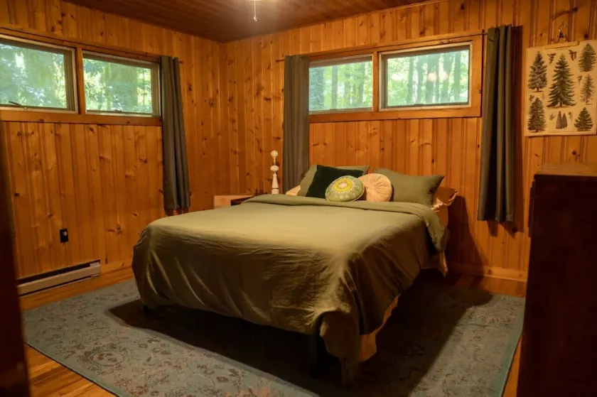 Woodsy Retreat-2 Bedroom cabin - Image 1
