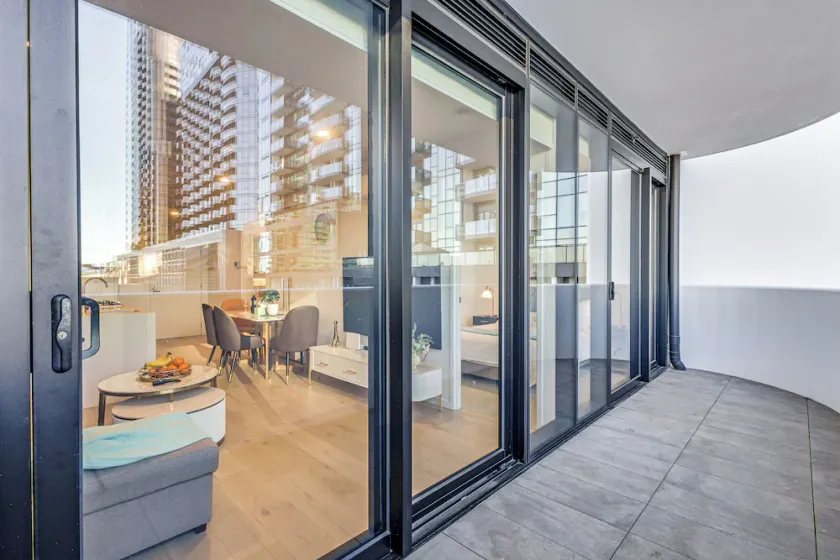 StayAU Hotel-Style Apartment BoxHill  - Image 1