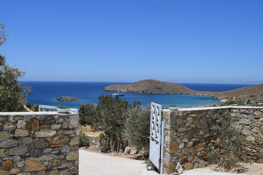Charming 3-bed House in Exclusive Delfini Bay - Image 1